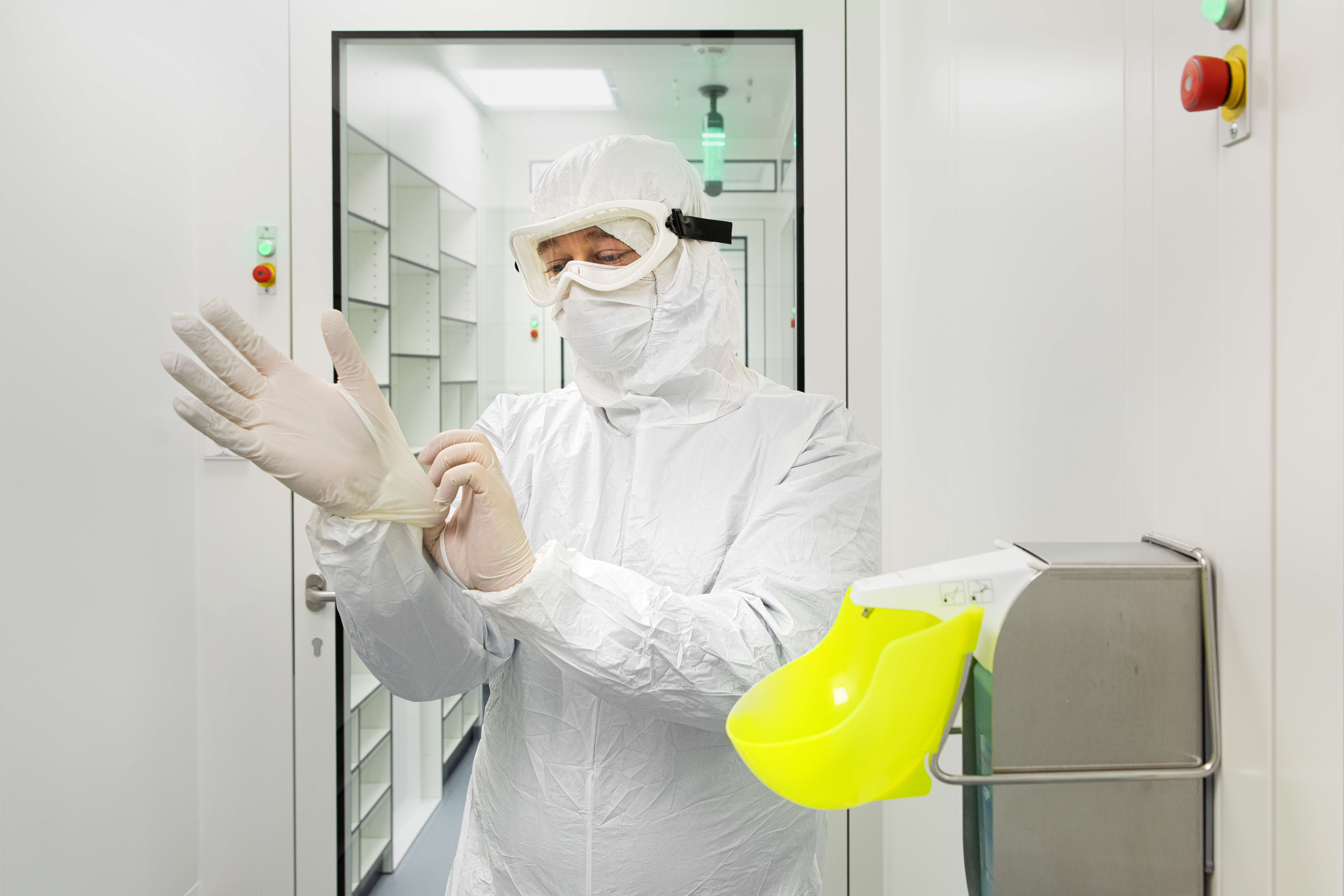 Arbeit im Reinraum