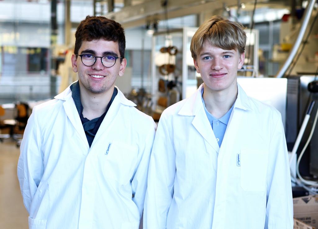 Die beiden Praktikanten Tim und Maximilian