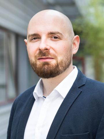 Portraitfoto Dr. Robert Göstl